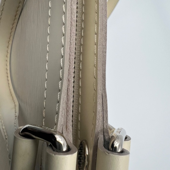 LOUIS VUITTON  Epi Brea MM Ivory - Picture 14 of 16